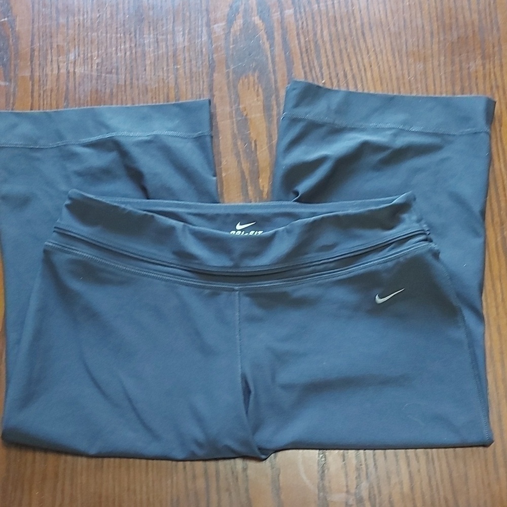 NIKE large capris